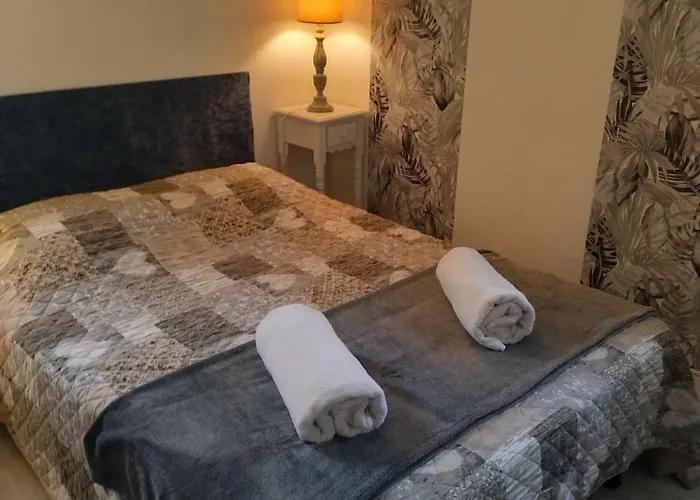 Alojamento de Acomodação e Pequeno-almoço Les Palmiers 3*